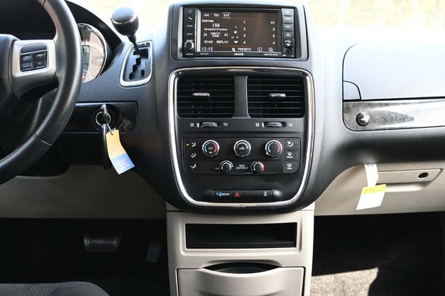 2017 Dodge Grand Caravan SE Plus Wagon - 22918876 - 25
