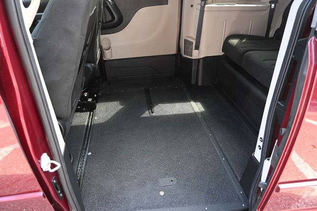 2017 Dodge Grand Caravan SE Plus Wagon - 22918876 - 28