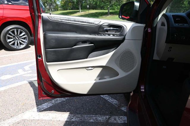 2017 Dodge Grand Caravan SE Plus Wagon - 22918876 - 30