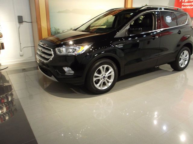 2017 Ford ESCAPE SE LEATHER LEATHER INTERIOR  HEATED SEATS  BACK-UP CAMERA  LARGE SCREEN  - 19302814 - 1