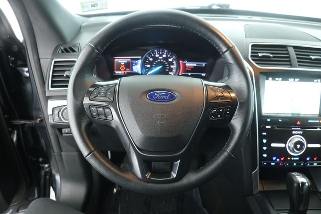 2017 Ford Explorer Limited 4WD with Class III Trailer Tow Package - 22931120 - 9