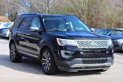 2017 Ford Explorer Platinum's photo