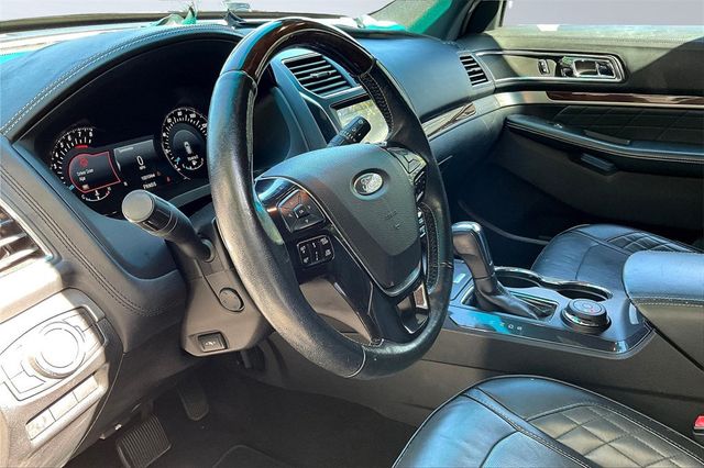 2017 Ford Explorer Platinum 4WD - 22938388 - 10
