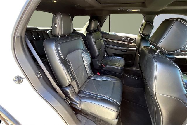 2017 Ford Explorer Platinum 4WD - 22938388 - 12