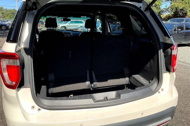 2017 Ford Explorer Platinum 4WD - 22938388 - 32