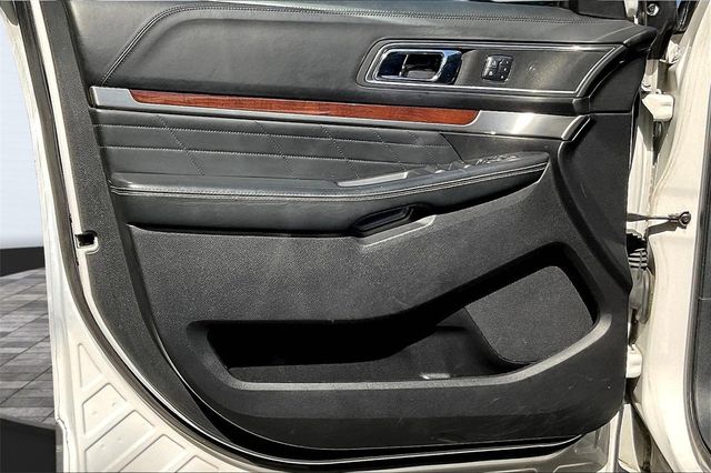 2017 Ford Explorer Platinum 4WD - 22938388 - 8