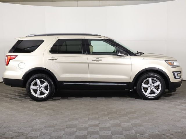 2017 Ford Explorer XLT 4WD - 22939666 - 18