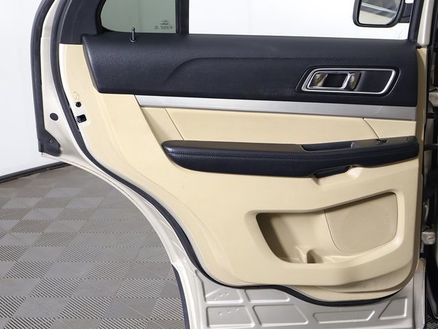 2017 Ford Explorer XLT 4WD - 22939666 - 24