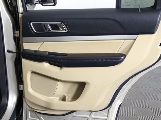 2017 Ford Explorer XLT 4WD - 22939666 - 25