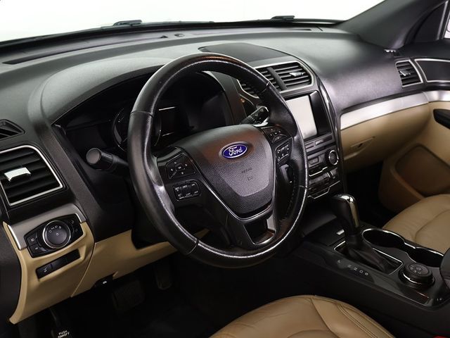 2017 Ford Explorer XLT 4WD - 22939666 - 26