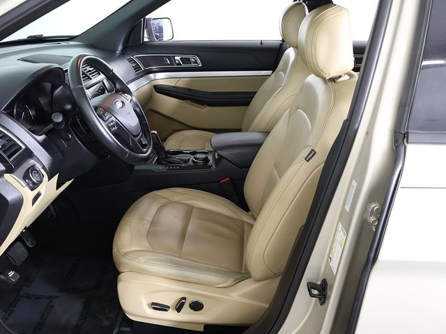 2017 Ford Explorer XLT 4WD - 22939666 - 28