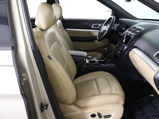 2017 Ford Explorer XLT 4WD - 22939666 - 29