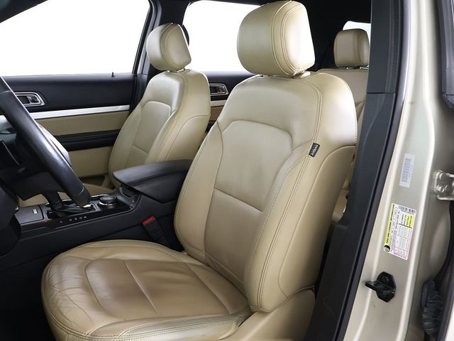 2017 Ford Explorer XLT 4WD - 22939666 - 30