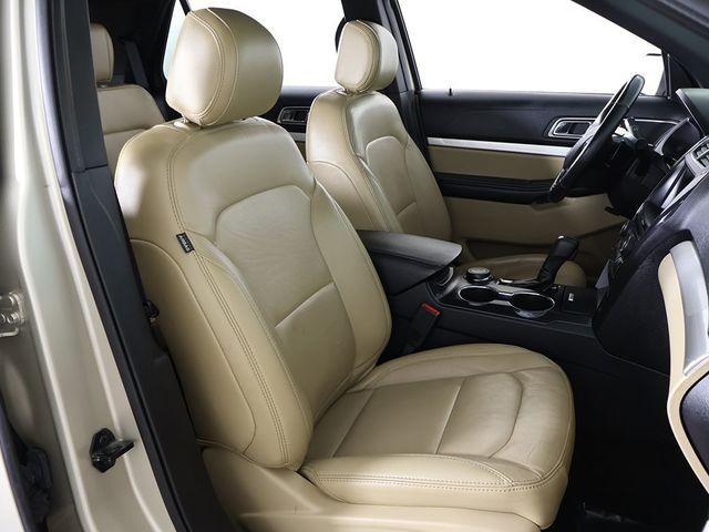 2017 Ford Explorer XLT 4WD - 22939666 - 31