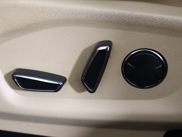 2017 Ford Explorer XLT 4WD - 22939666 - 32