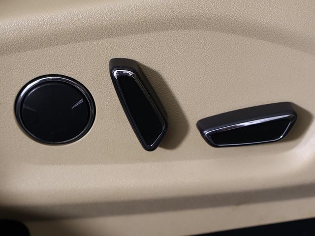 2017 Ford Explorer XLT 4WD - 22939666 - 33