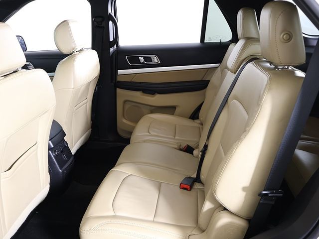2017 Ford Explorer XLT 4WD - 22939666 - 34