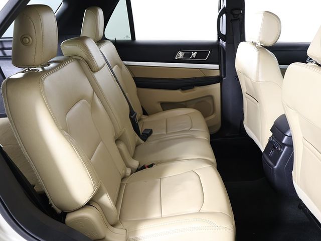 2017 Ford Explorer XLT 4WD - 22939666 - 35