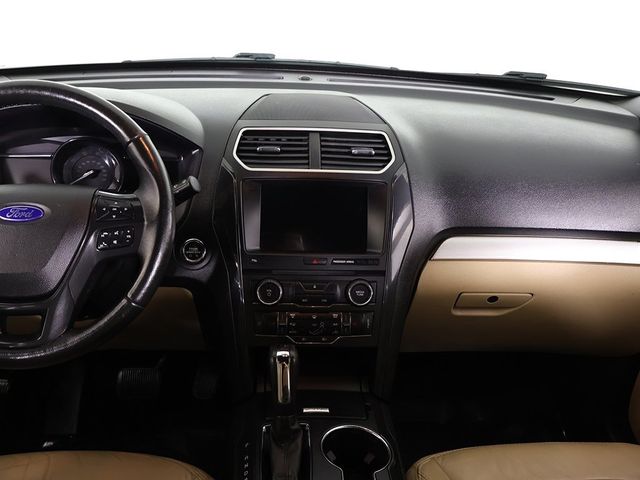 2017 Ford Explorer XLT 4WD - 22939666 - 38