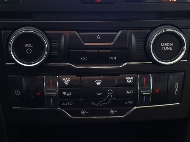 2017 Ford Explorer XLT 4WD - 22939666 - 52