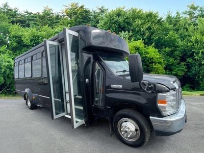 2017 Ford E-450 24 Passenger Shuttle Bus - 1FDFE4FS3HDC55771