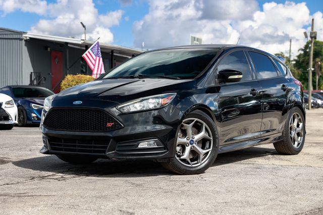 2017 Ford Focus ST Hatch - 22936841 - 0