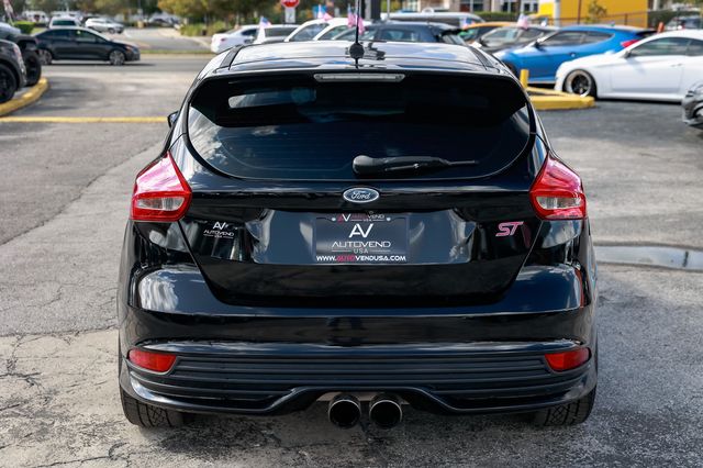 2017 Ford Focus ST Hatch - 22936841 - 10