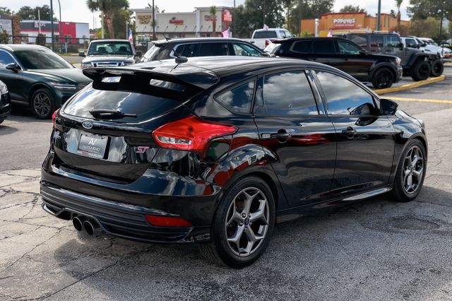 2017 Ford Focus ST Hatch - 22936841 - 12