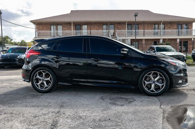 2017 Ford Focus ST Hatch - 22936841 - 14