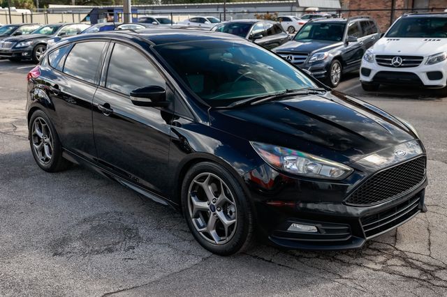 2017 Ford Focus ST Hatch - 22936841 - 16