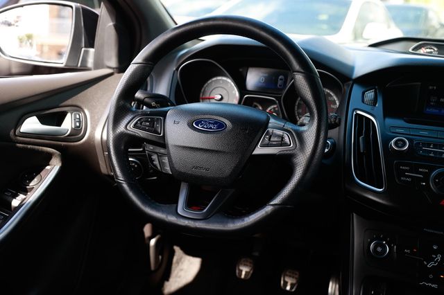 2017 Ford Focus ST Hatch - 22936841 - 24