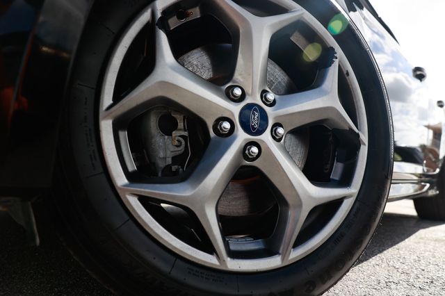 2017 Ford Focus ST Hatch - 22936841 - 38