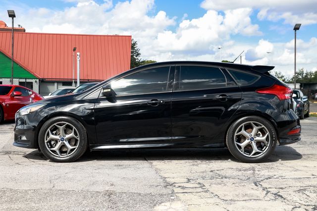 2017 Ford Focus ST Hatch - 22936841 - 4