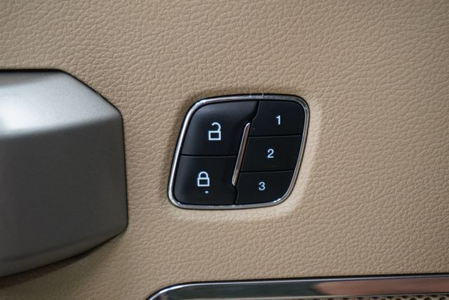 2017 Ford Super Duty F-250 SRW Lariat 4WD Crew Cab 6.75' Box - 22920845 - 16