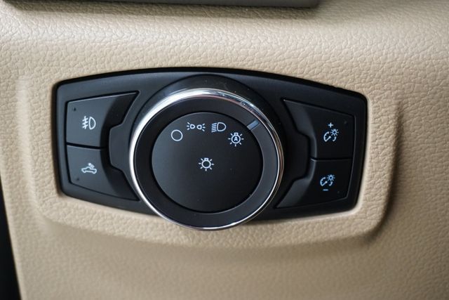 2017 Ford Super Duty F-250 SRW Lariat 4WD Crew Cab 6.75' Box - 22920845 - 27