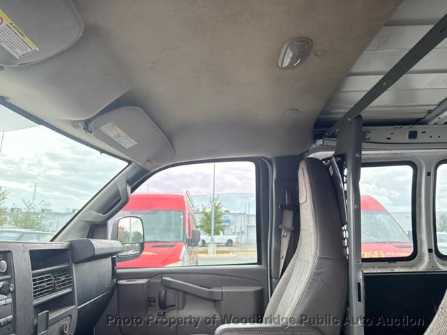 2017 GMC Savana Cargo Van RWD 2500 135" - 22939842 - 5