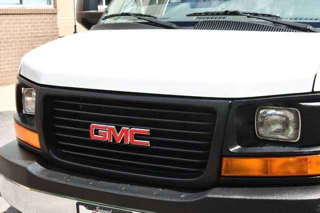 2017 GMC Savana Cargo Van RWD 4500  - 21899527 - 18