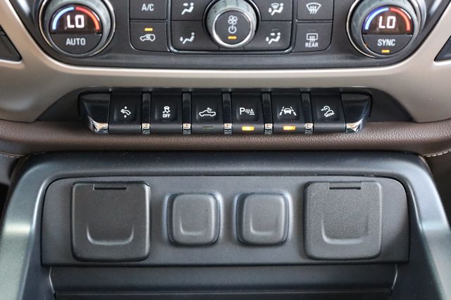 2017 GMC Sierra 1500 4WD Crew Cab 143.5" Denali - 22898873 - 38