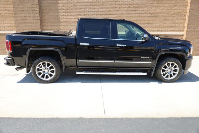 2017 GMC Sierra 1500 4WD Crew Cab 143.5" Denali - 22898873 - 3
