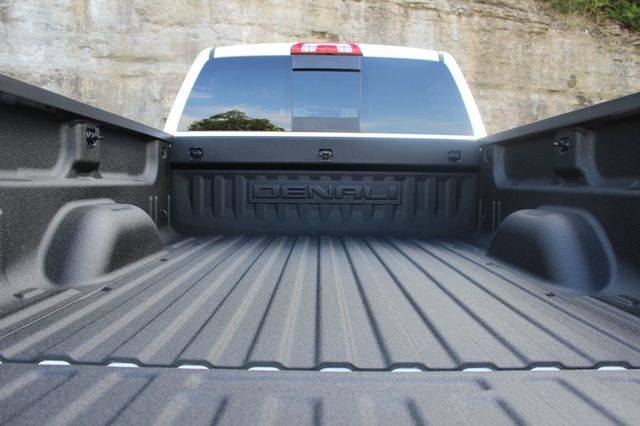 2017 GMC Sierra 2500HD 4WD Crew Cab 153.7" Denali - 22902253 - 33