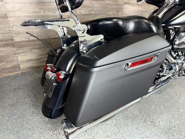 2017 Harley-Davidson FLHX Street Glide SUPER CLEAN! - 22904152 - 9