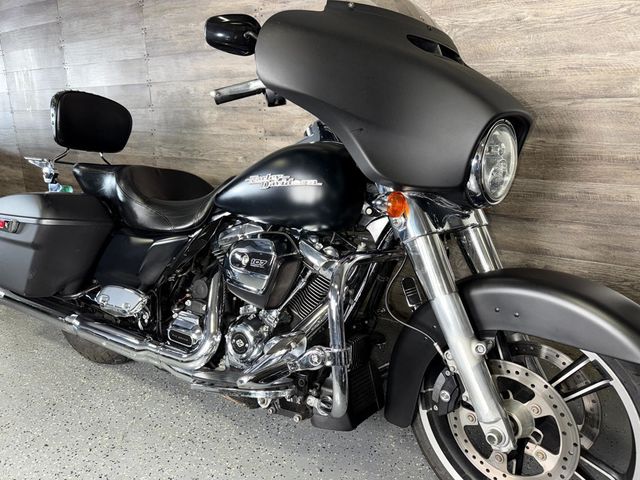 2017 Harley-Davidson FLHX Street Glide SUPER CLEAN! - 22904152 - 1