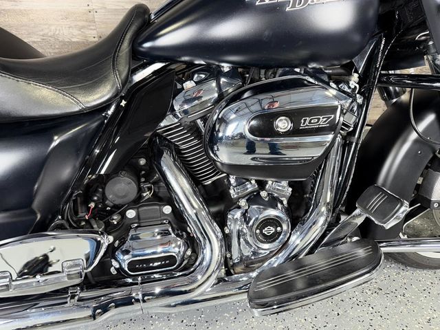 2017 Harley-Davidson FLHX Street Glide SUPER CLEAN! - 22904152 - 4