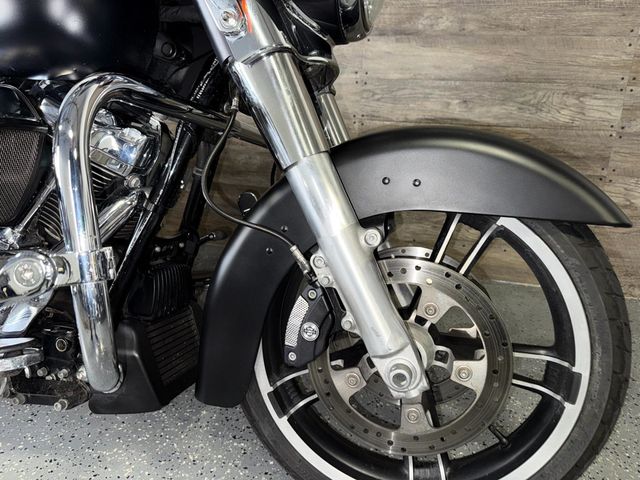 2017 Harley-Davidson FLHX Street Glide SUPER CLEAN! - 22904152 - 8