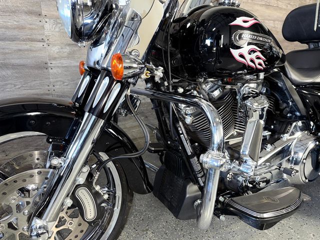 2017 Harley-Davidson FLRT Freewheeler One Owner! - 22932876 - 14