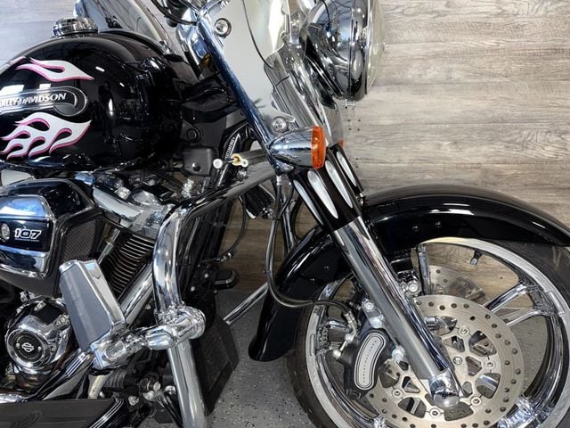 2017 Harley-Davidson FLRT Freewheeler One Owner! - 22932876 - 5