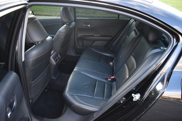 2017 Honda Accord Sedan EX-L V6 Automatic w/Navi & Honda Sensing - 22903867 - 32