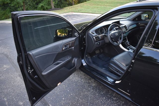 2017 Honda Accord Sedan EX-L V6 Automatic w/Navi & Honda Sensing - 22903867 - 36