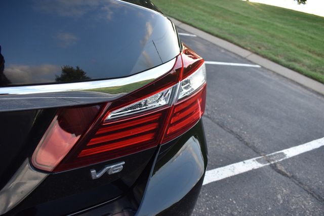 2017 Honda Accord Sedan EX-L V6 Automatic w/Navi & Honda Sensing - 22903867 - 52