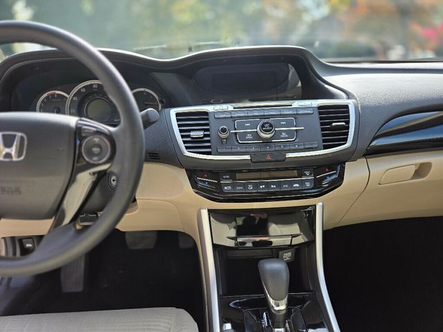 2017 Honda Accord Sedan LX CVT - 22934671 - 13